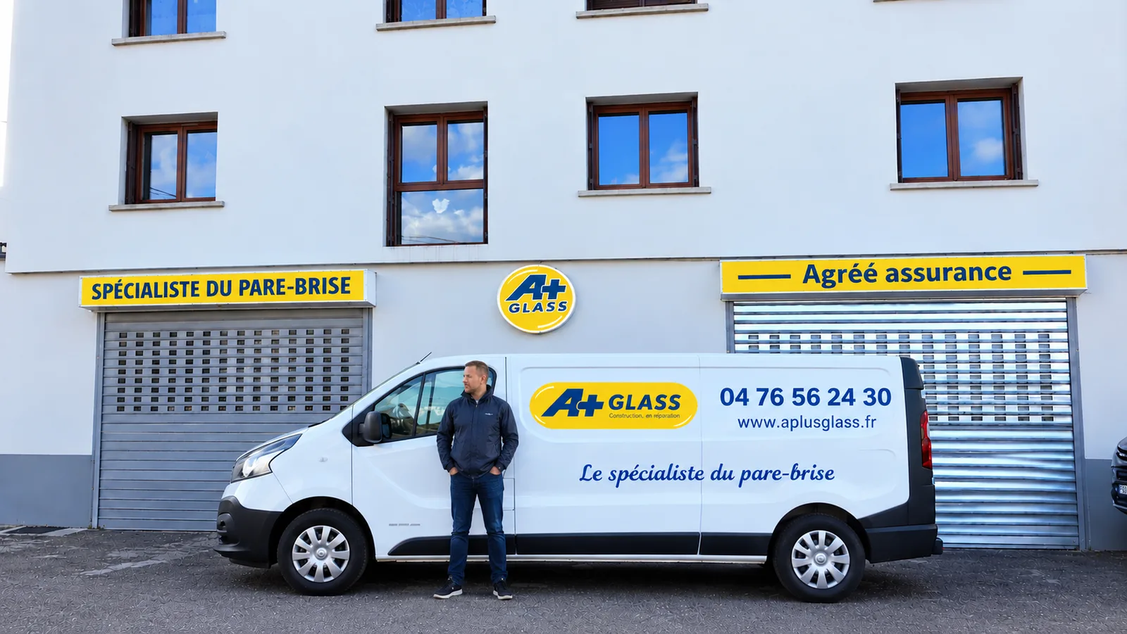 Salvatore Vizzini devant le camion atelier A+GLASS
